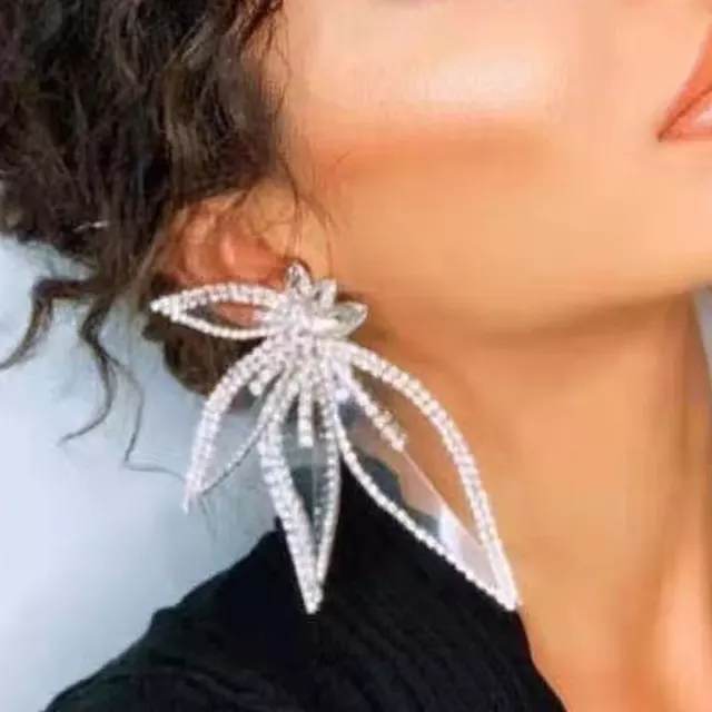 DRAGONFLY EAR CANDY